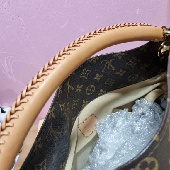 Authentic Louis Vuitton Artsy MM - Picture 13 of 13